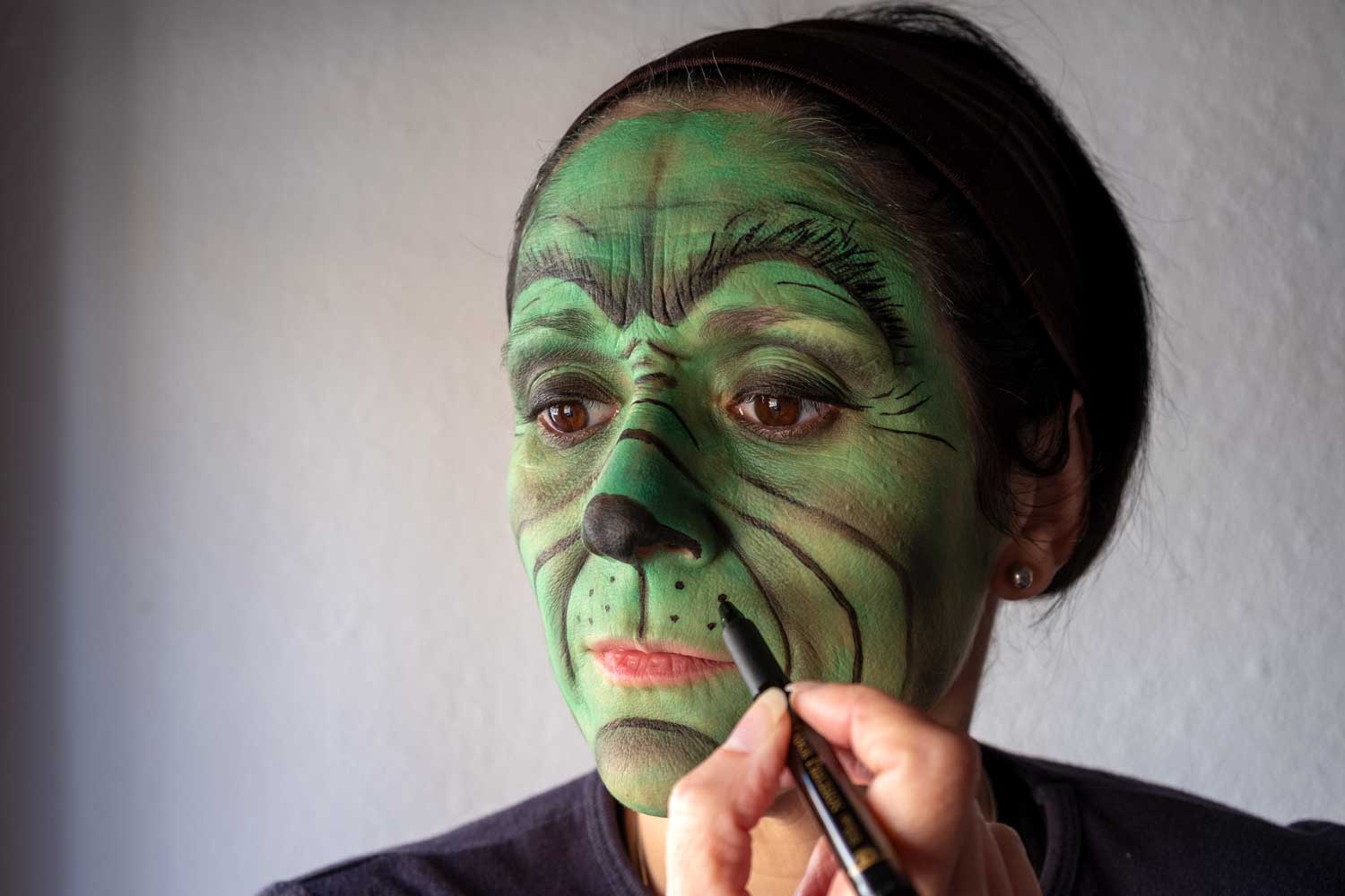 Cómo hacer el maquillaje de El Grinch